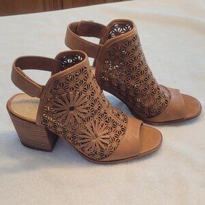 Women's Vince Camuto Kalison Leather Sandal Size 10 Color is called Brick